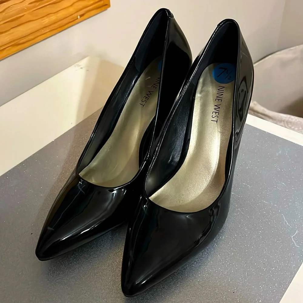 Nine West Facts 3 black patent pumps 7.5 like new- worn 1x 7.5 - Picture 2 of 9